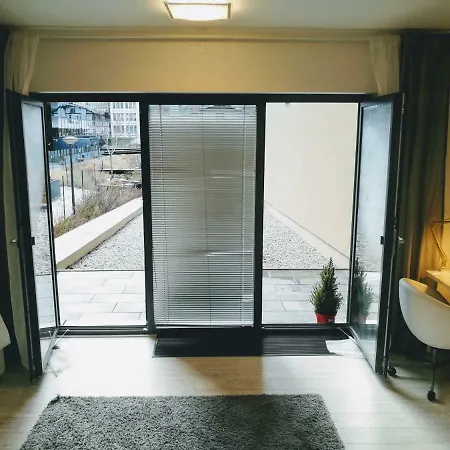 Apartman Trinity Black & White