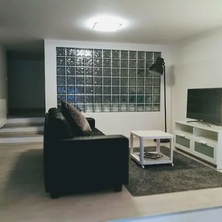 Trinity Black & White Apartman *