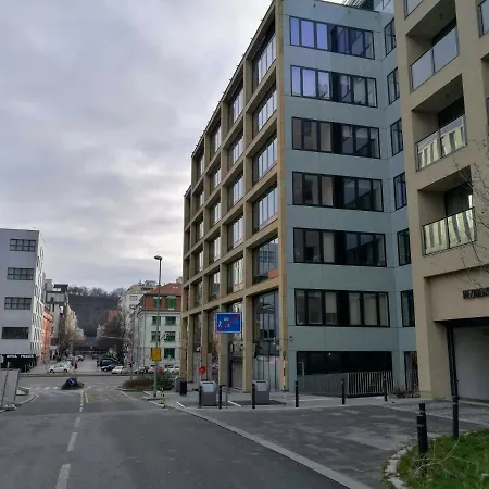 Apartman Trinity Black & White
